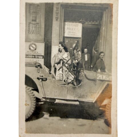 Foto bezet Duitsland jeep Military Police 1945