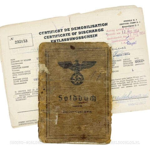 Duitse Wehrmacht Soldbuch met Frans ontslagformulier