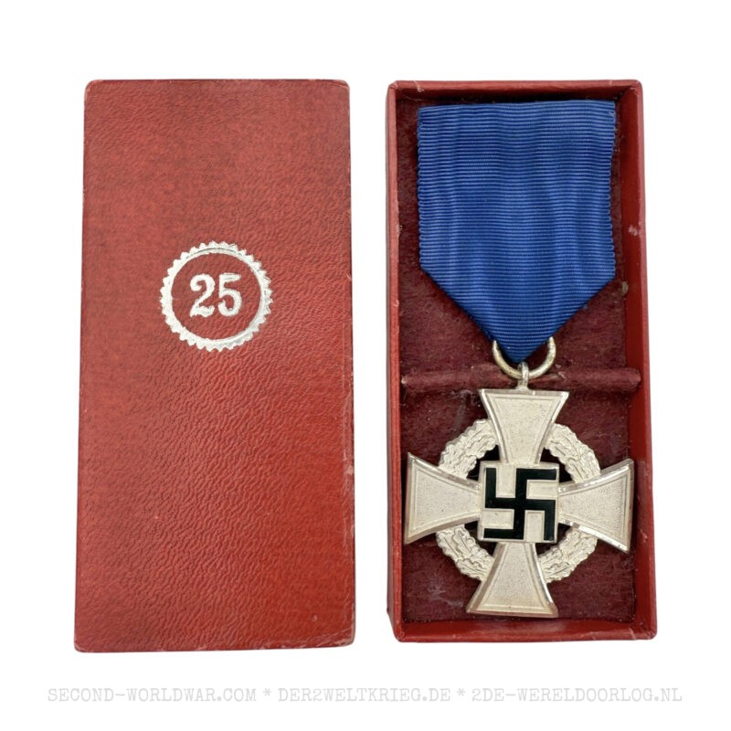 Duits ereteken voor trouwe dienst (Treudienst-Ehrenzeichen) 2de klasse 25 jaar zilver in etui